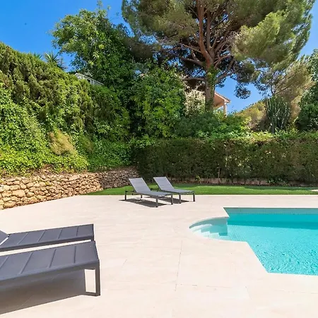 4 Bdrms Charming 3 Palms In Elviria, Sea Views! Вилла