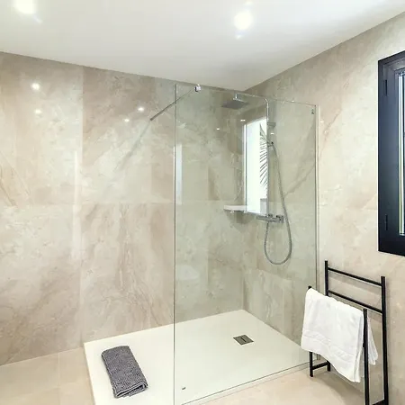 4 Bdrms Charming 3 Palms In Elviria, Sea Views! Вилла *