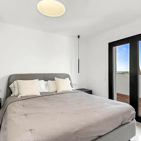 4 Bdrms Charming 3 Palms In Elviria, Sea Views! Вилла Марбелья